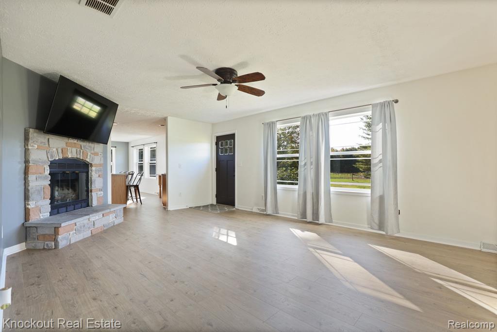 6977 Rathbun Road, Birch Run, MI 48415 — Photo 9