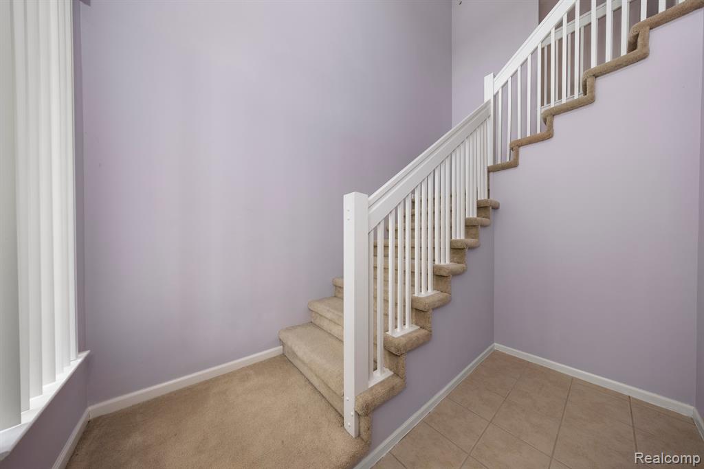 28260 OAKMONTE Circle E, New Hudson, MI 48165 — Photo 6