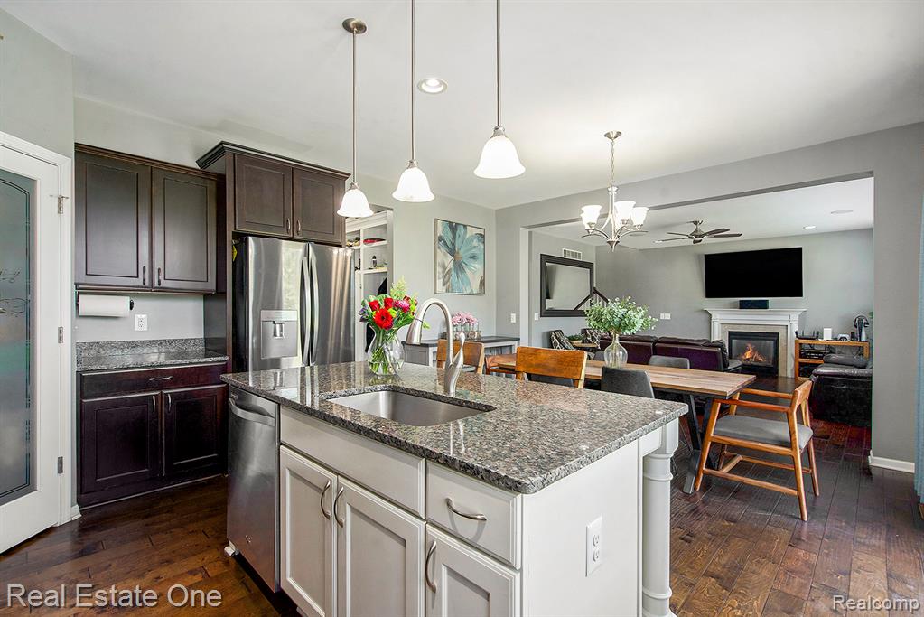 Photo for 7941 Chestnut Drive, Westland, MI - Listing #20251008464 7941 Chestnut Drive, Westland, MI