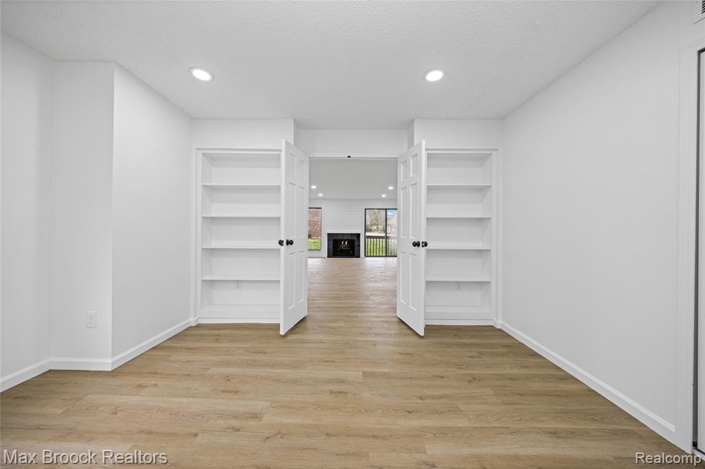 7443 Brynmawr Court, West Bloomfield, MI — Photo 28