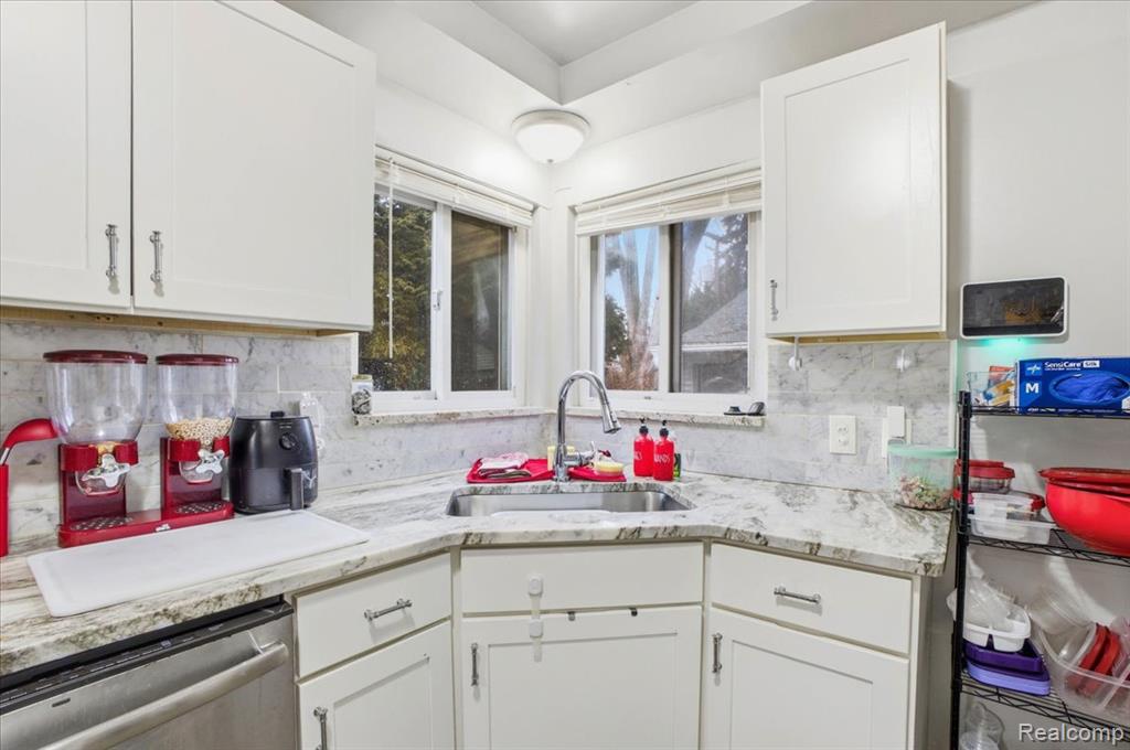 21440 Prestwick Avenue, Harper Woods, MI 48225 — Photo 16