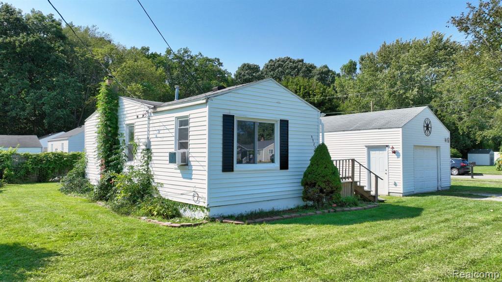4322 GREENLY Street, Burton, MI 48529 — Photo 2