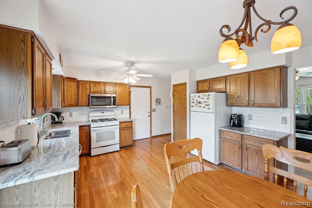 9361 SUMMERLAND Drive, Whitmore Lake, MI 48189 — Photo 8