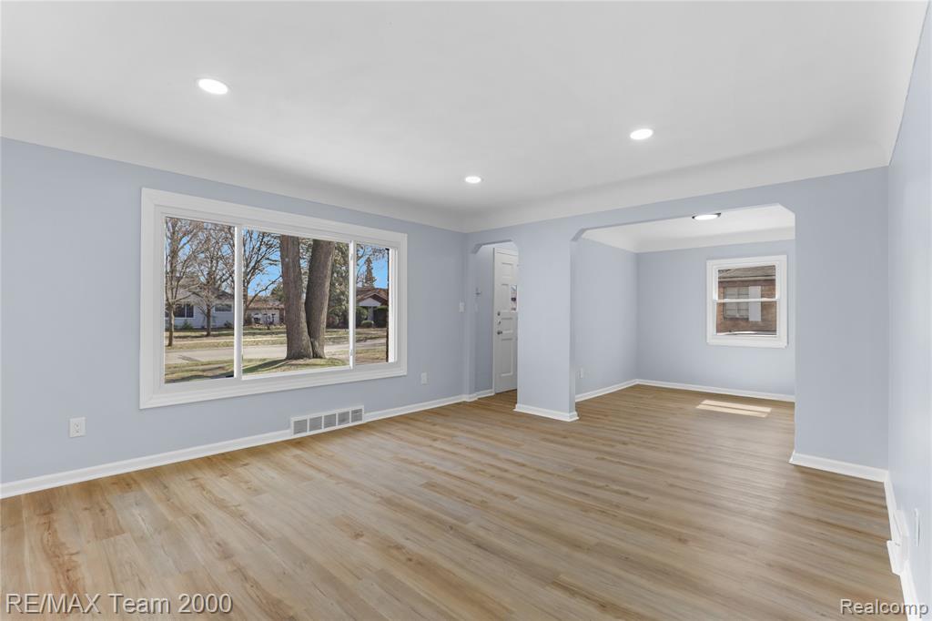 21171 Westhampton Street, Oak Park, MI 48237 — Photo 10