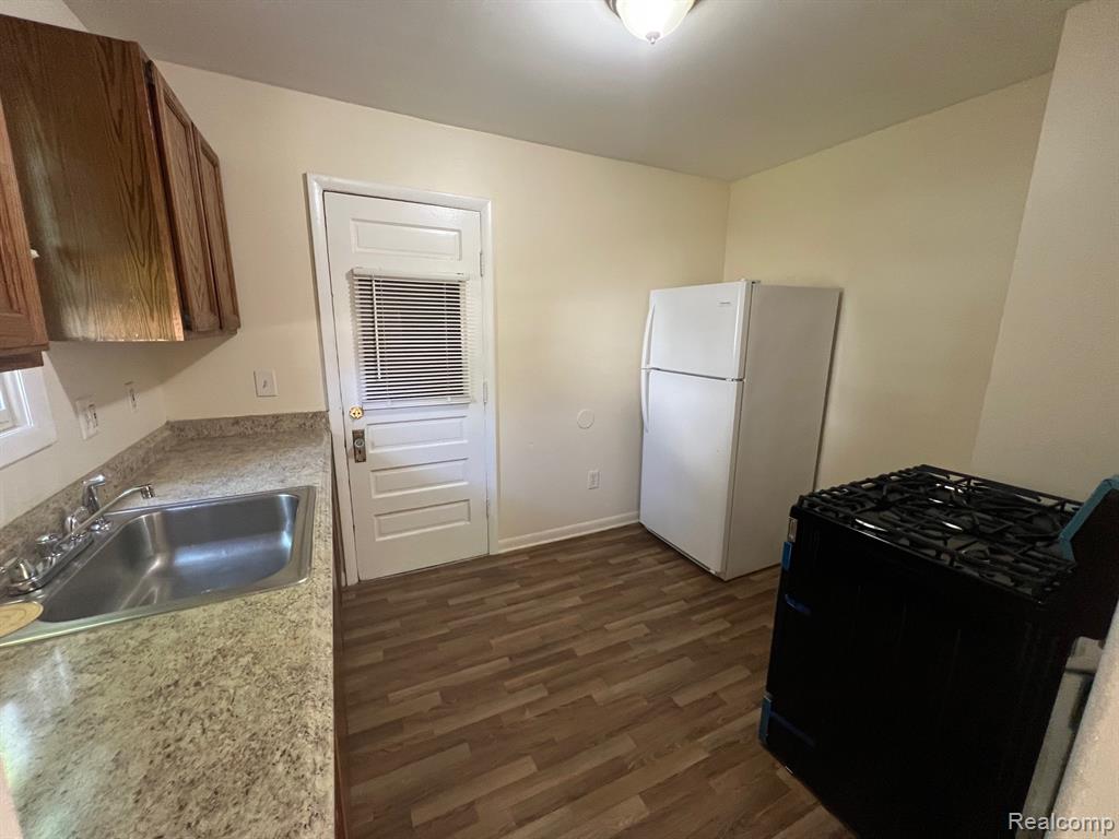 423 E MILTON Avenue, Hazel Park, MI 48030 — Photo 3