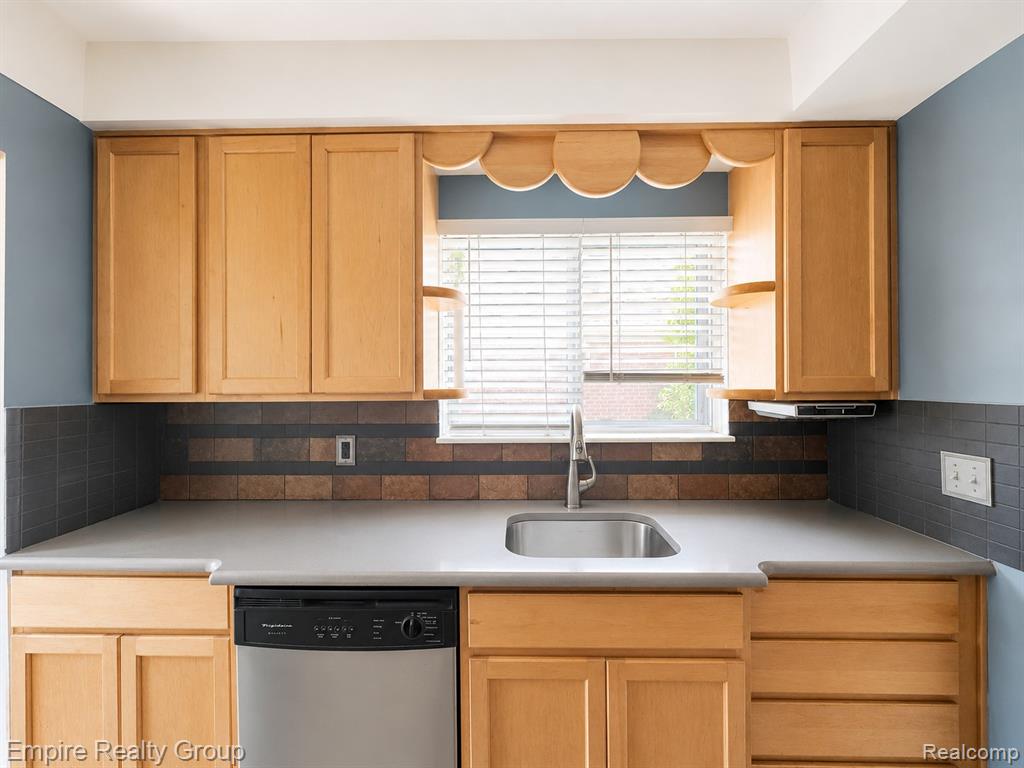 905 N Esplanade Street, Mount Clemens, MI 48043 — Photo 20