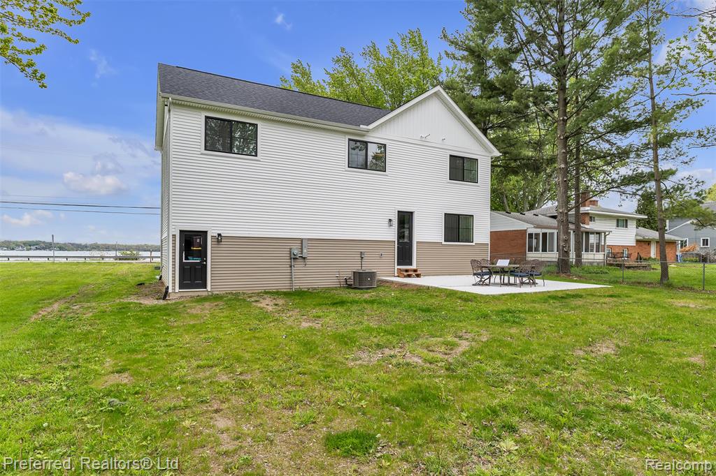 5264 Cooley Lake Road, Waterford, MI 48327 — Photo 52