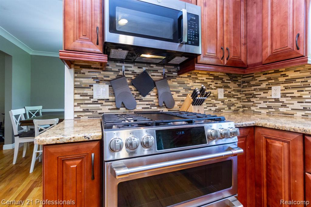 671 Bridgestone Drive, Rochester Hills, MI 48309 — Photo 15
