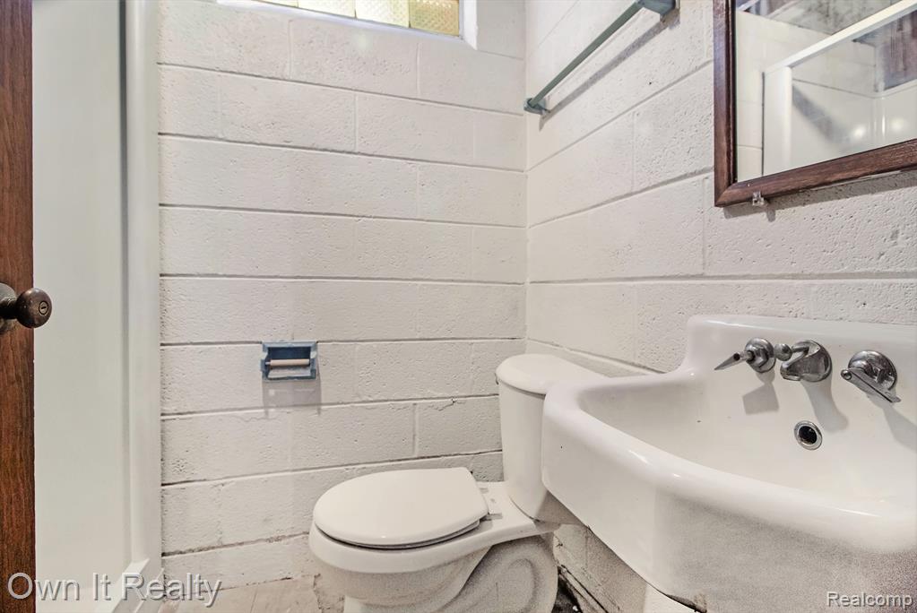 27619 California Drive SW, Southfield, MI 48076 — Photo 18