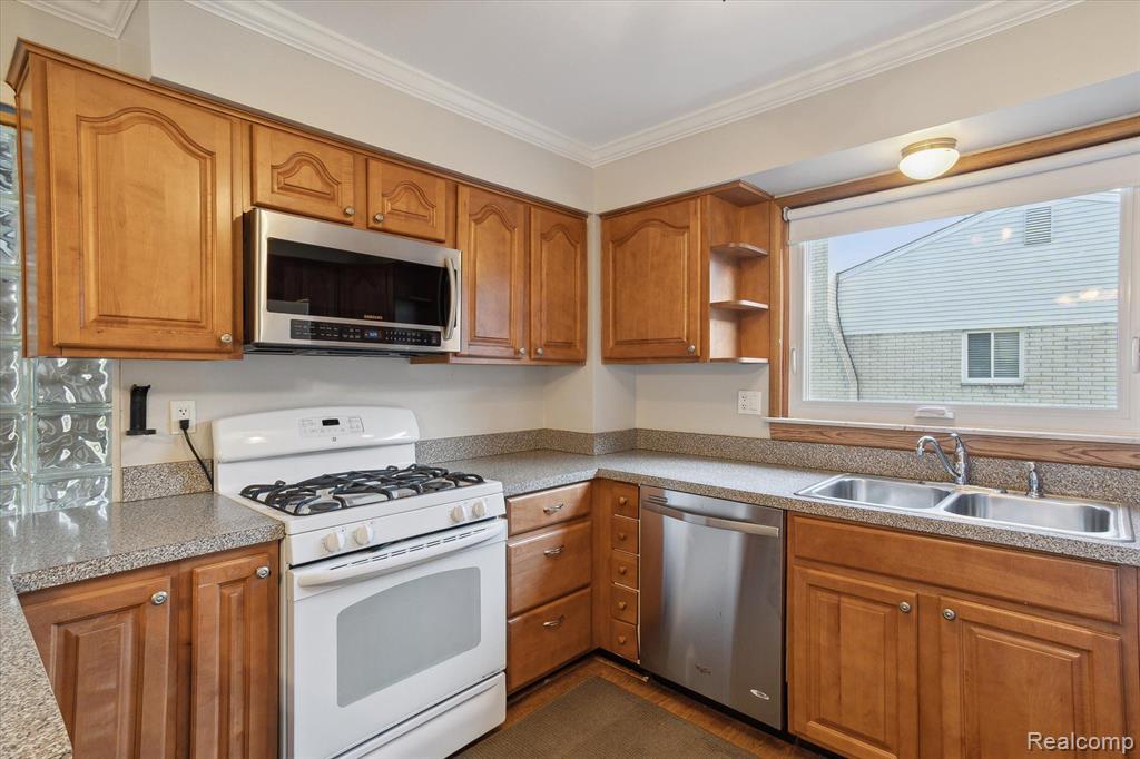 824 Kings Way, Canton, MI 48188 — Photo 15