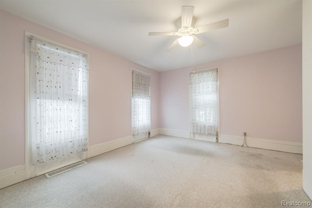 43 N GLASPIE Street, Oxford, MI 48371 — Photo 19