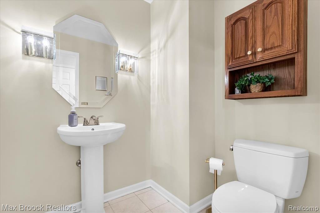 5536 Whitfield Drive, Troy, MI 48098 — Photo 37