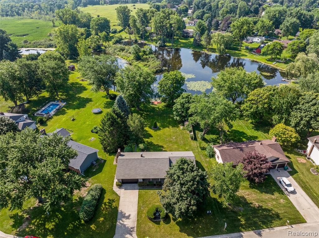 9844 Klais Court, Clarkston, MI 48348 — Photo 32