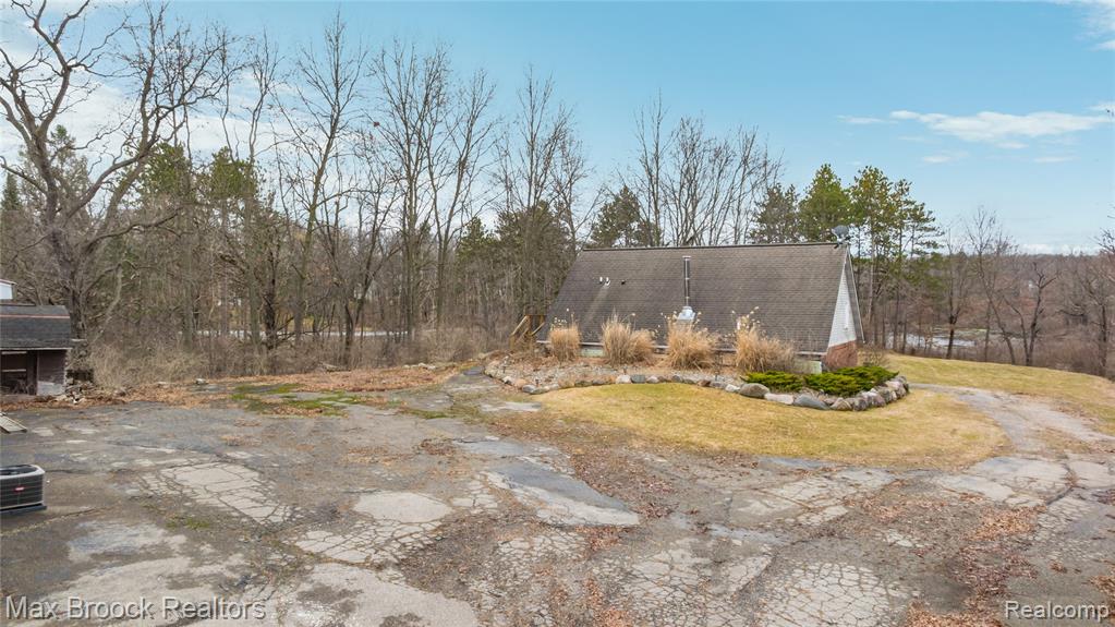 5186 Pinckney Road, Howell, MI 48843 — Photo 33