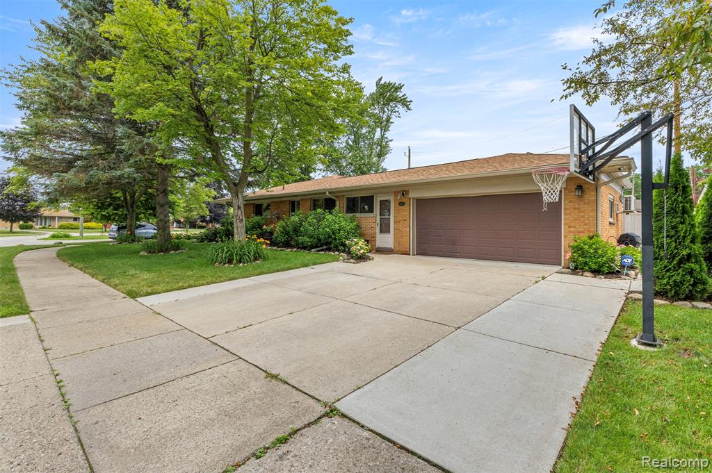 8570 Rockland Street, Dearborn Heights, MI 48127 — Photo 47
