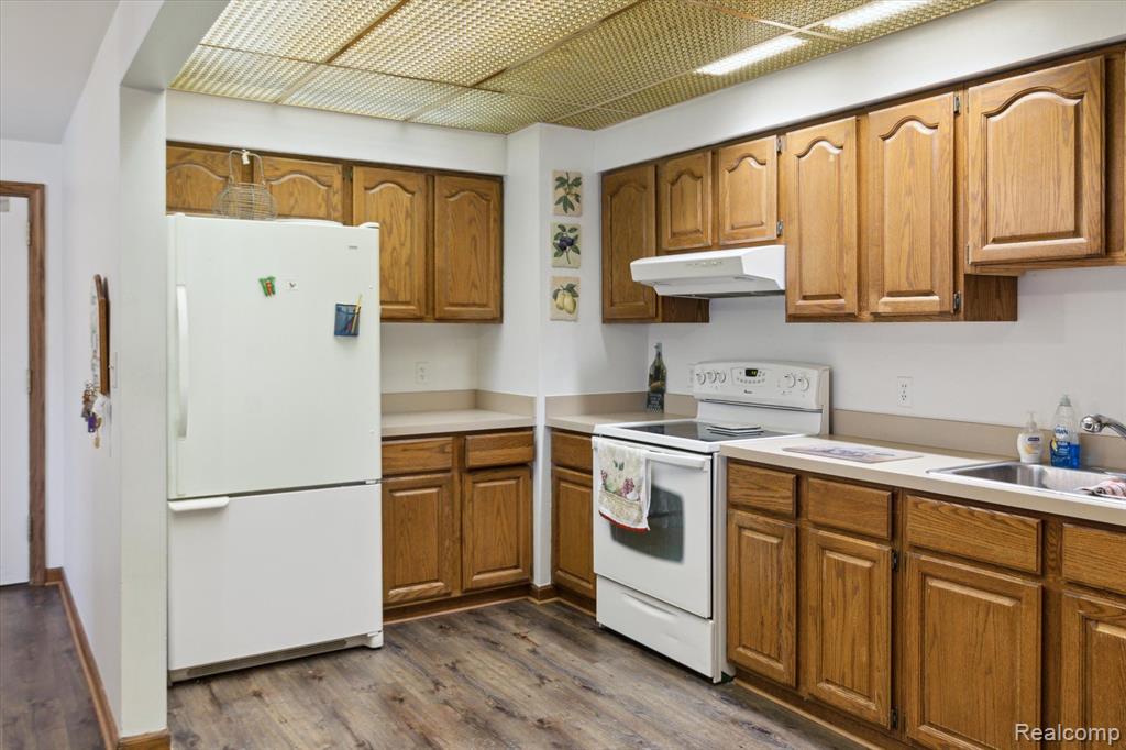 43050 12 Oaks Crescent Drive, 3044, Novi, MI 48377 — Photo 5