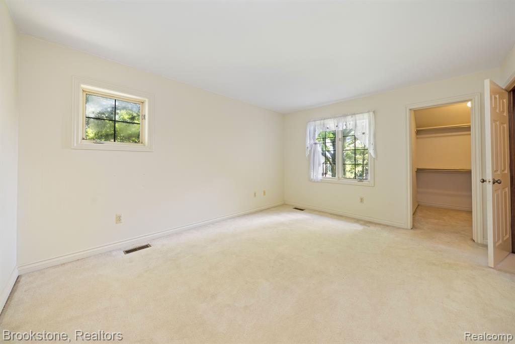4237 WOODLANDS Lane, Orchard Lake Village, MI 48323 — Photo 32