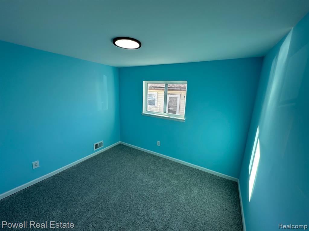 947 S FAIRVIEW Avenue, Pontiac, MI 48340 — Photo 12