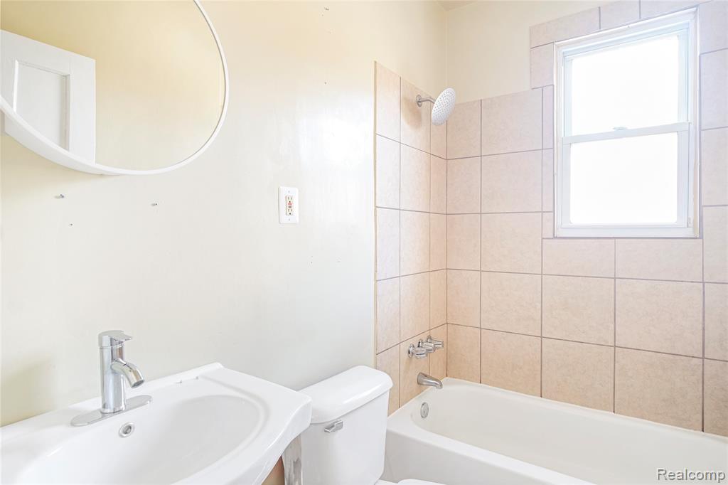 8528 Woodrow Wilson Street, Detroit, MI 48206 — Photo 11