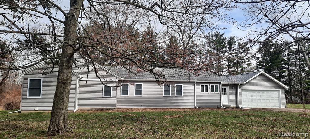 15087 N Holly, Holly, MI 48442