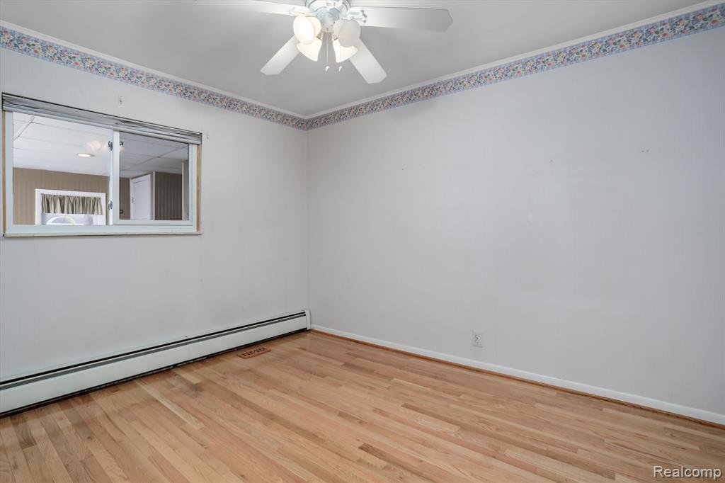 7464 S SHAKER Drive, Waterford, MI 48327 — Photo 23