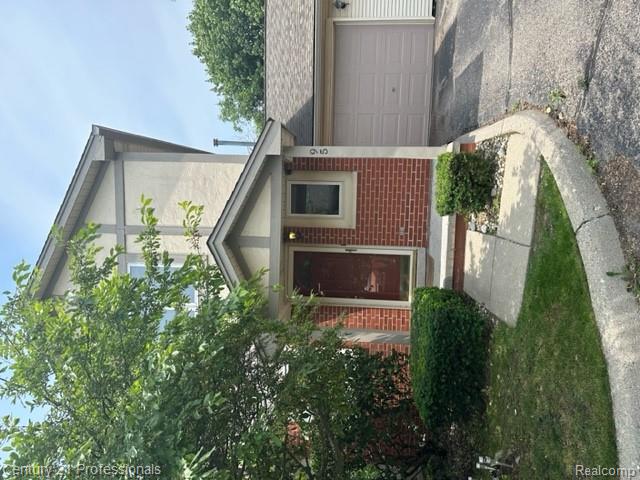 95 Walnut Boulevard, Rochester, MI 48307 — front exterior
