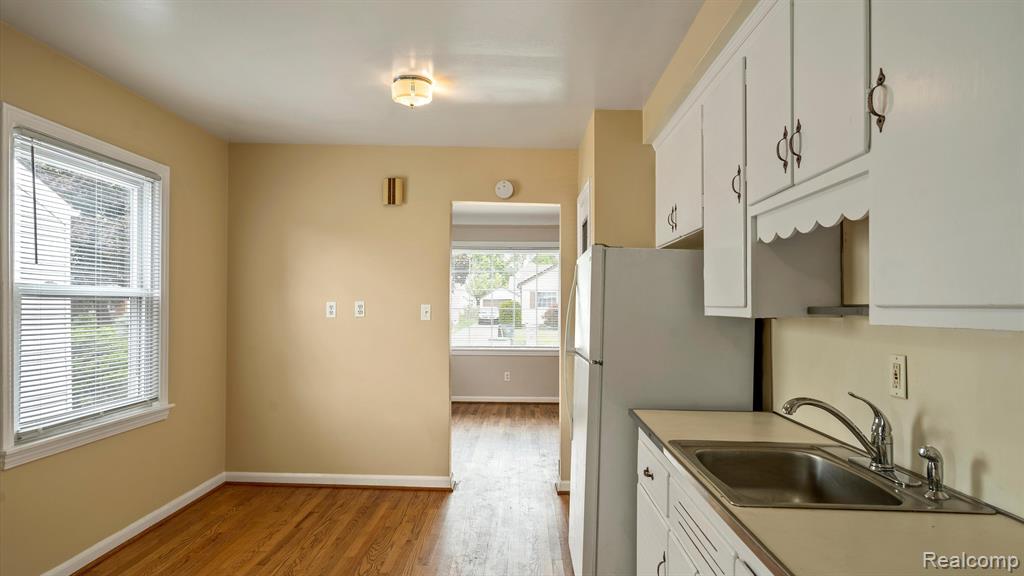 421 W MOREHOUSE Avenue, Hazel Park, MI 48030 — Photo 7