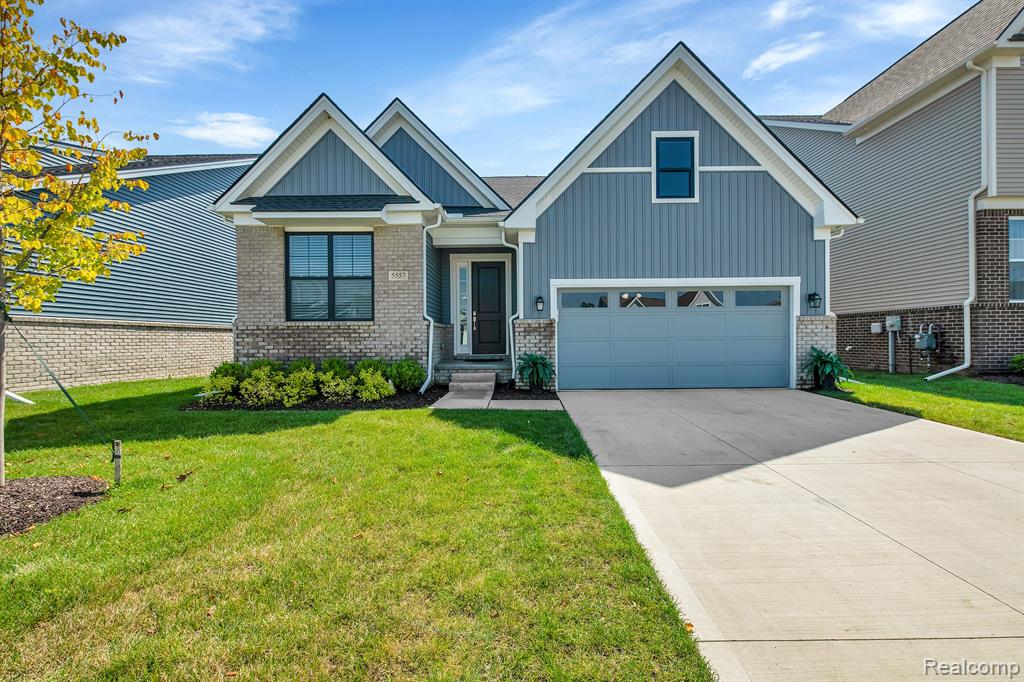 5557 HELMSDALE Boulevard, West Bloomfield, MI — front exterior