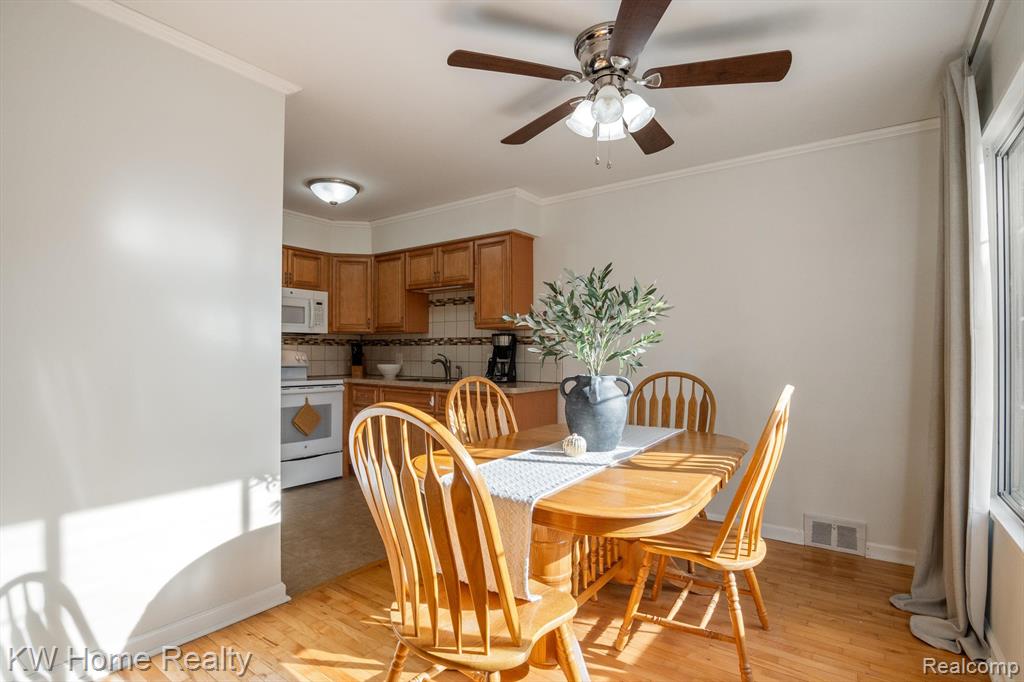 32718 GRAND RIVER Avenue, C28, Farmington, MI 48336 — Photo 9
