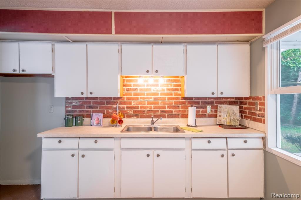 1814 Carmanbrook Parkway, Flint, MI 48507 — Photo 6