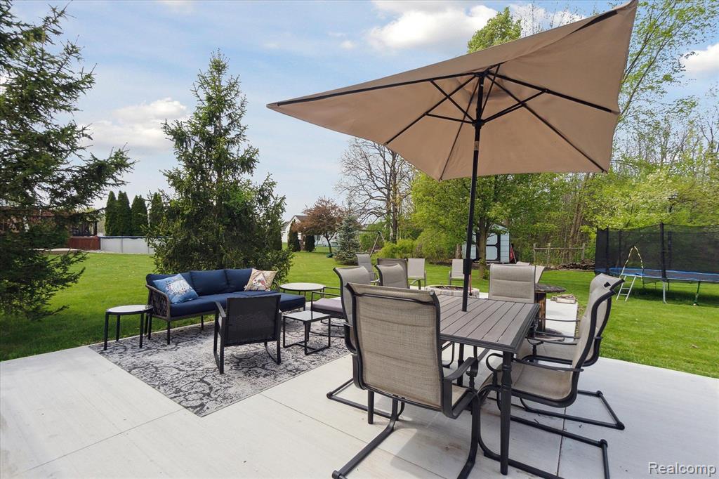 8072 LARK Lane, Grand Blanc, MI 48439 — Photo 44