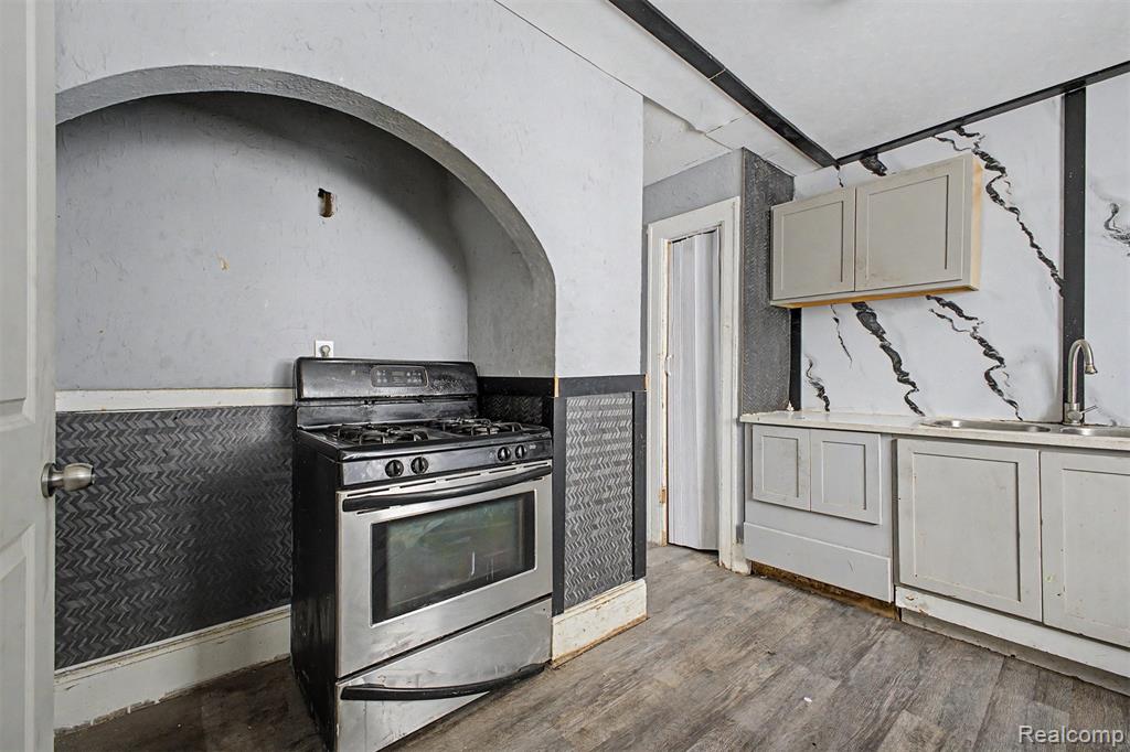 9275 Appoline Street, Detroit, MI 48228 — Photo 32