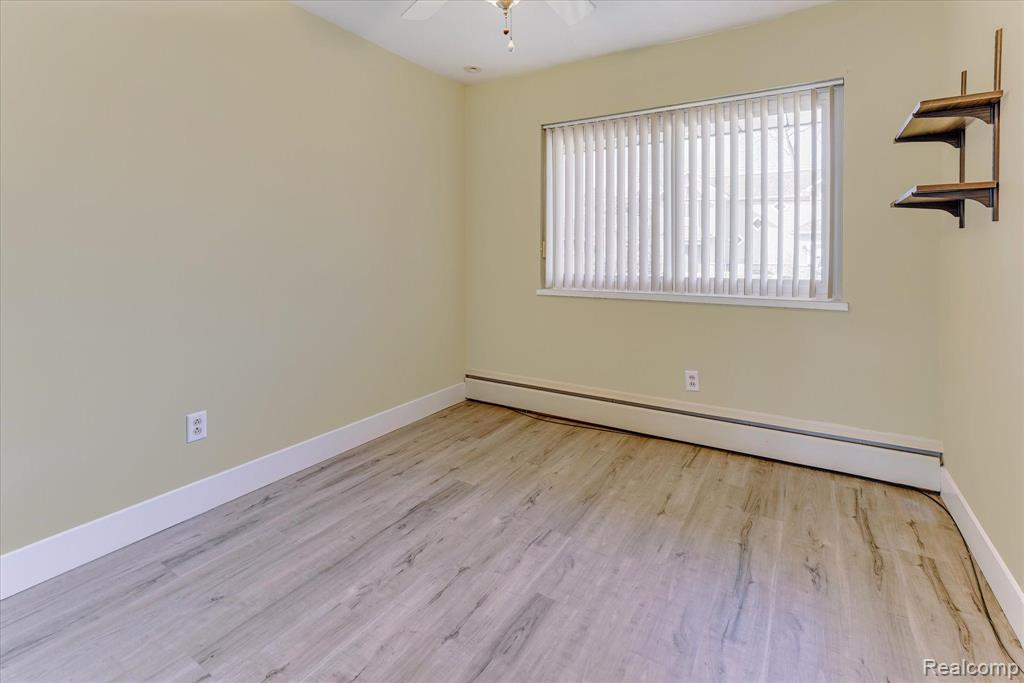 1293 BRAMBLES Drive, Waterford, MI 48328 — Photo 15