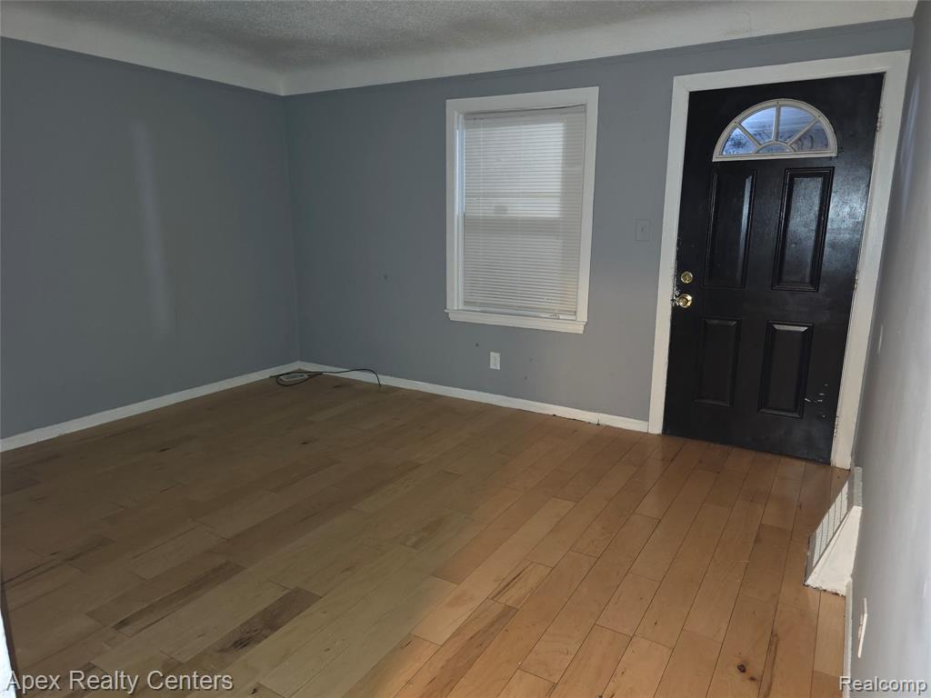 7668 Evergreen Avenue, Detroit, MI 48228 — Photo 2