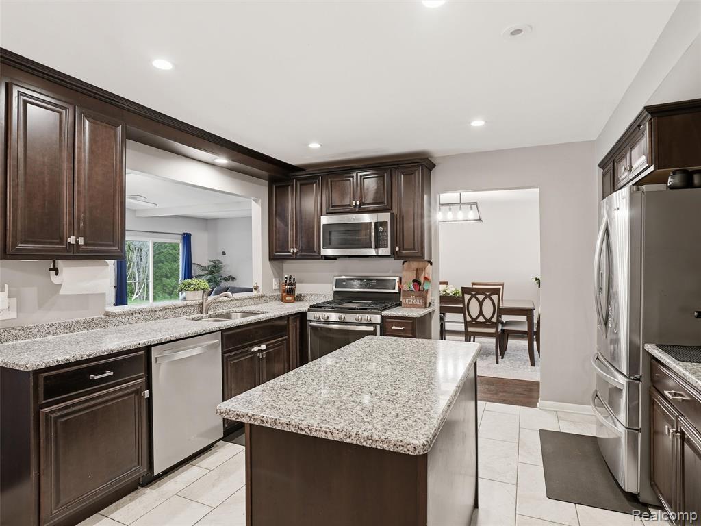 37296 Maple Leaf Court, Clinton Twp, MI 48036 — Photo 17