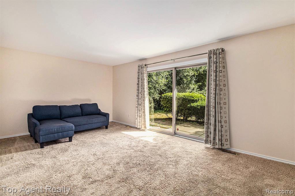 3990 Old Creek Road, Troy, MI 48084 — Photo 8