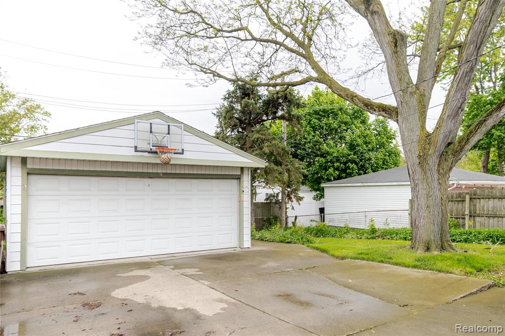 534 Henry Ruff Road, Garden City, MI — Photo 28
