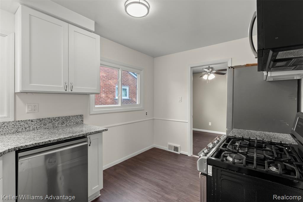 21701 Parklawn Street, Oak Park, MI 48237 — Photo 3