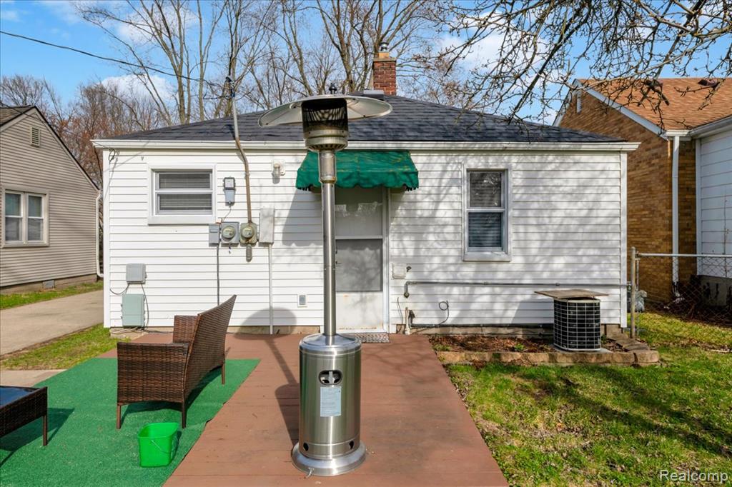 8237 Lenore Street, Dearborn Heights, MI 48127 — Photo 15