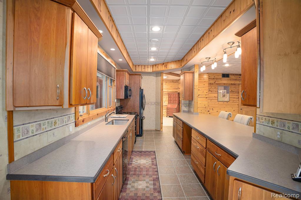 4301 Rolling Acres Drive, Hartland, MI 48353 — Photo 43