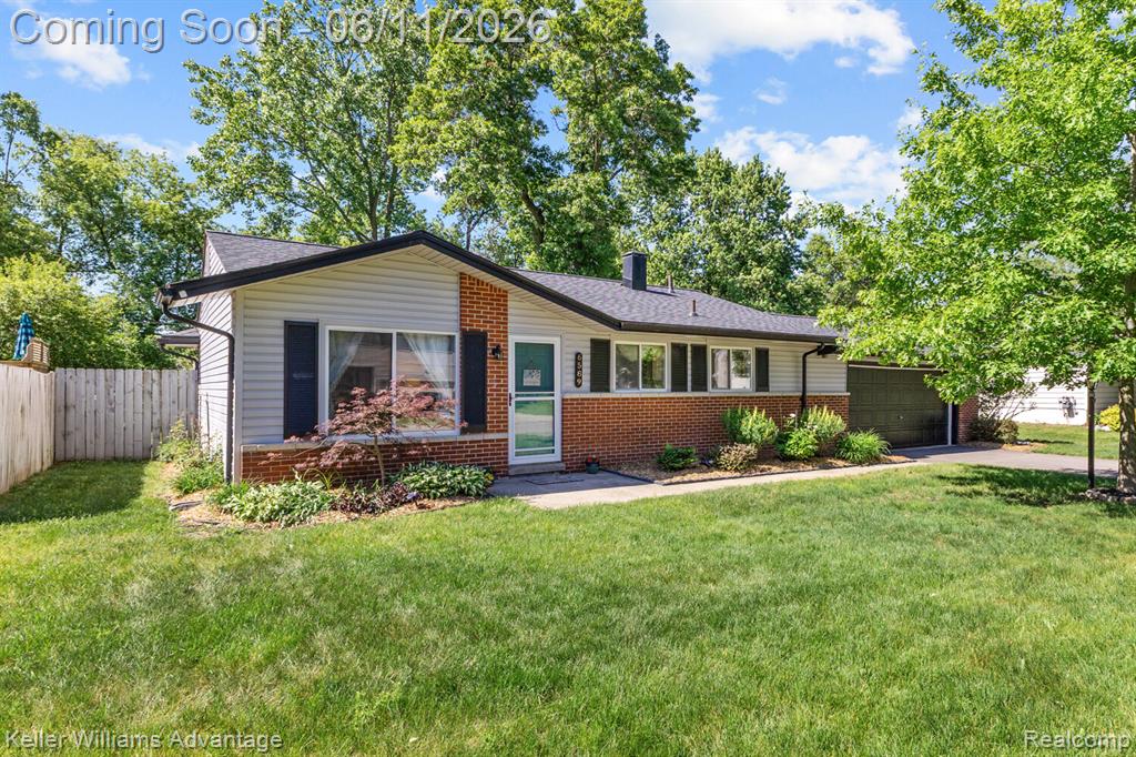 6589 Doyon Drive S, Waterford, MI 48327 — Photo 2