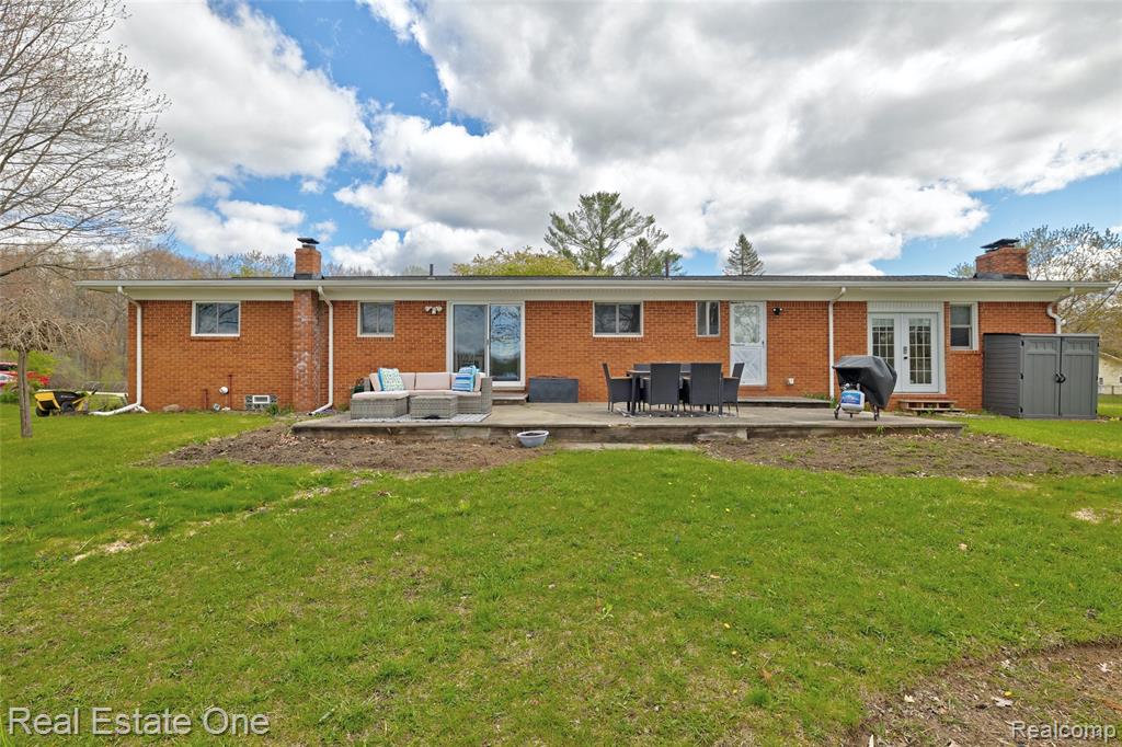 327 Coats Road, Lake Orion, MI 48362 — Photo 3