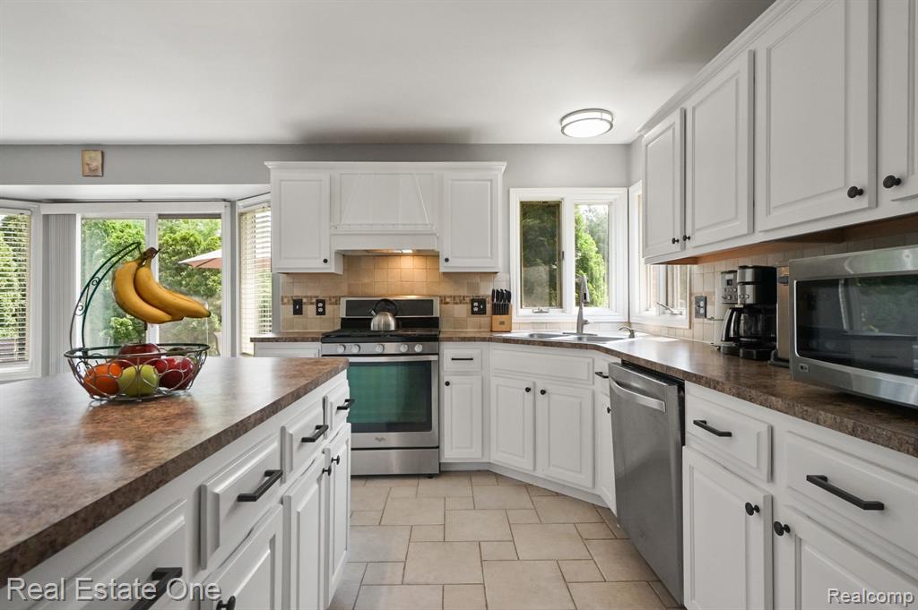 56916 Saint Andrews Drive, Macomb, MI 48042 — Photo 10