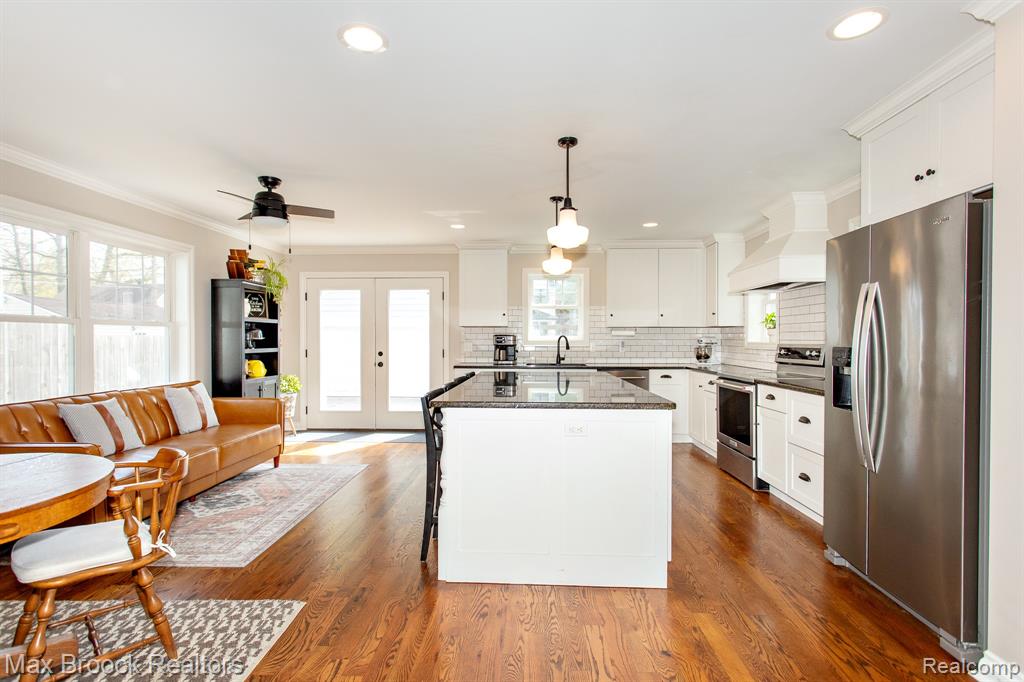 924 N Maple Avenue, Royal Oak, MI 48067 — Photo 9