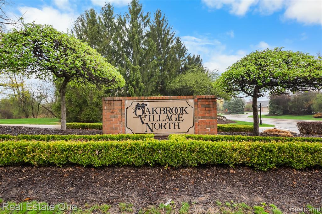 367 N Oak Drive, Commerce Twp, MI 48390 — Photo 7