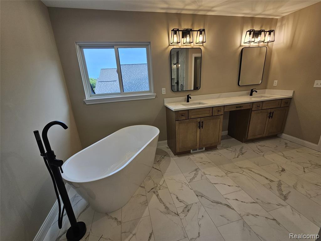 49241 London Bridge Drive, Macomb, MI 48042 — Photo 20