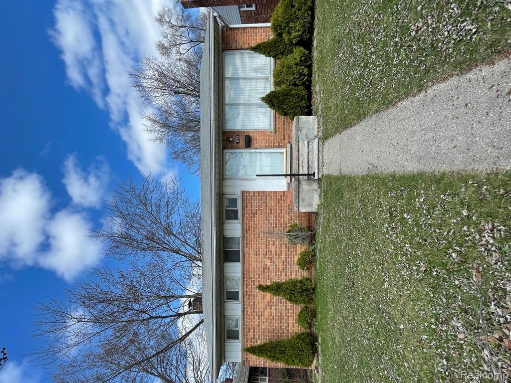 1173 Featherstone Road, Pontiac, MI 48342