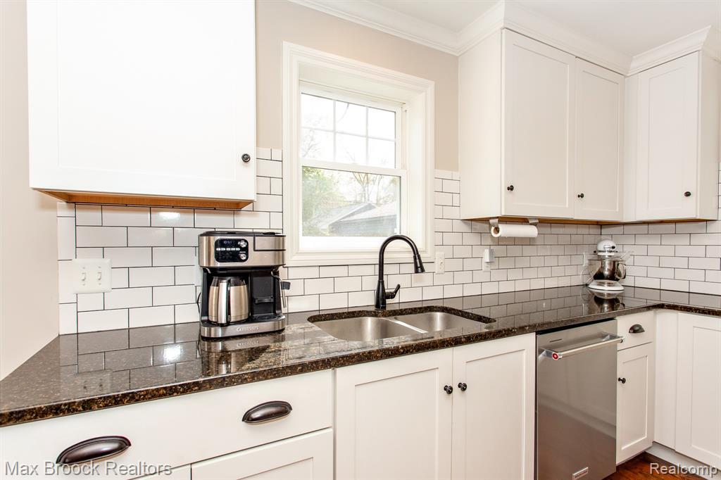 924 N Maple Avenue, Royal Oak, MI 48067 — Photo 16