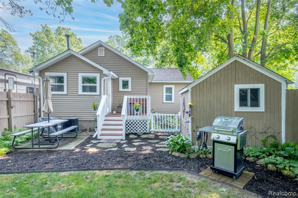 108 S Church Street, Byron, MI 48418 — Photo 5