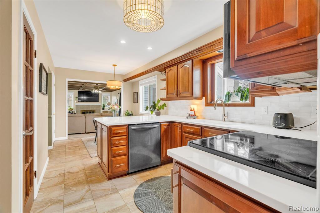 8482 BELLE BLUFF Drive, Grand Blanc, MI 48439 — Photo 17